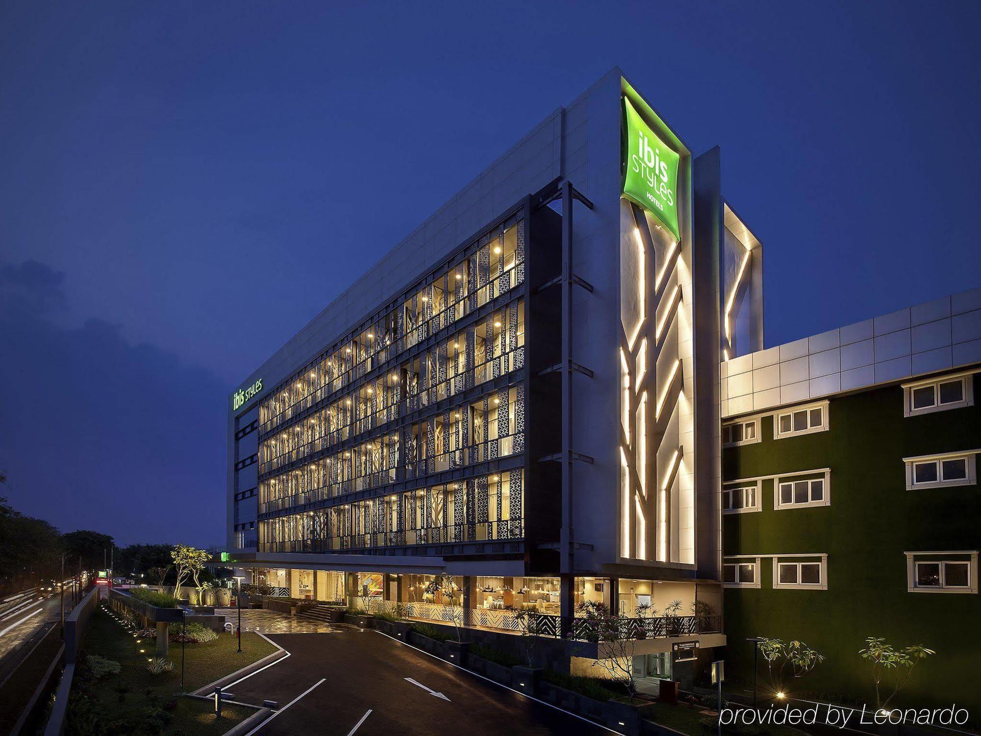 Ibis Styles Jakarta Sunter Exterior foto
